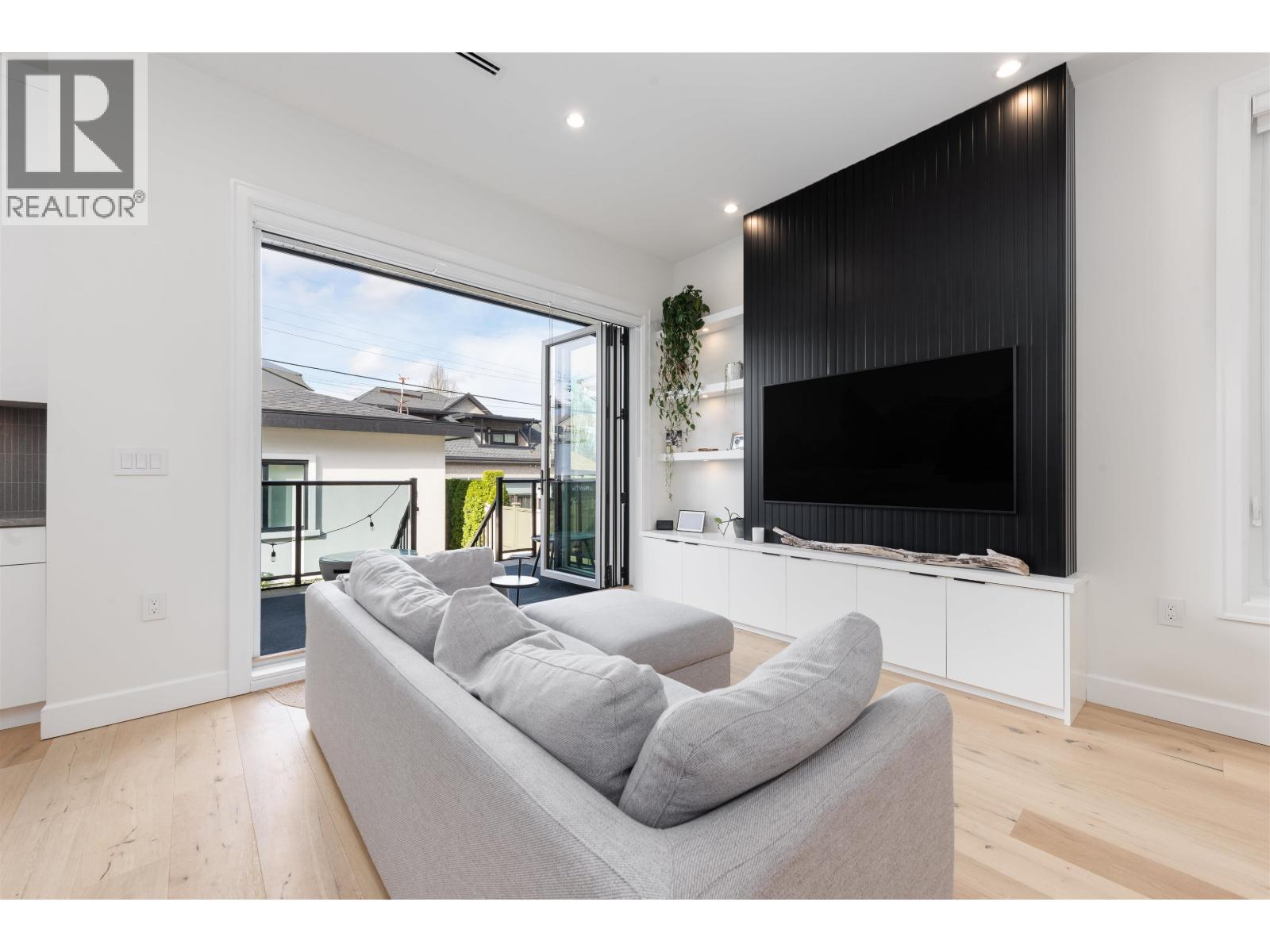 5059 Sherbrooke Street, Vancouver, British Columbia  V5W 3M1 - Photo 6 - R3111631