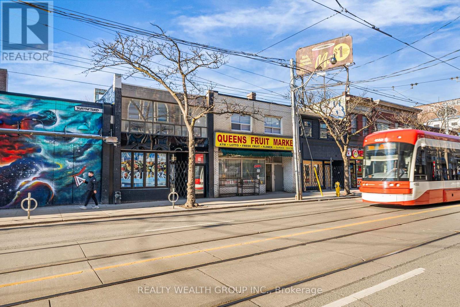 566 QUEEN STREET W, Toronto, Ontario