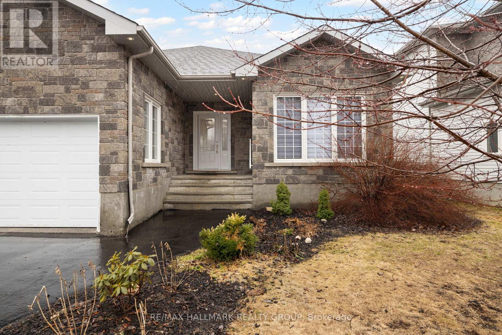 81 Giroux Street, The Nation, Ontario  K0A 2M0 - Photo 2 - X12999210