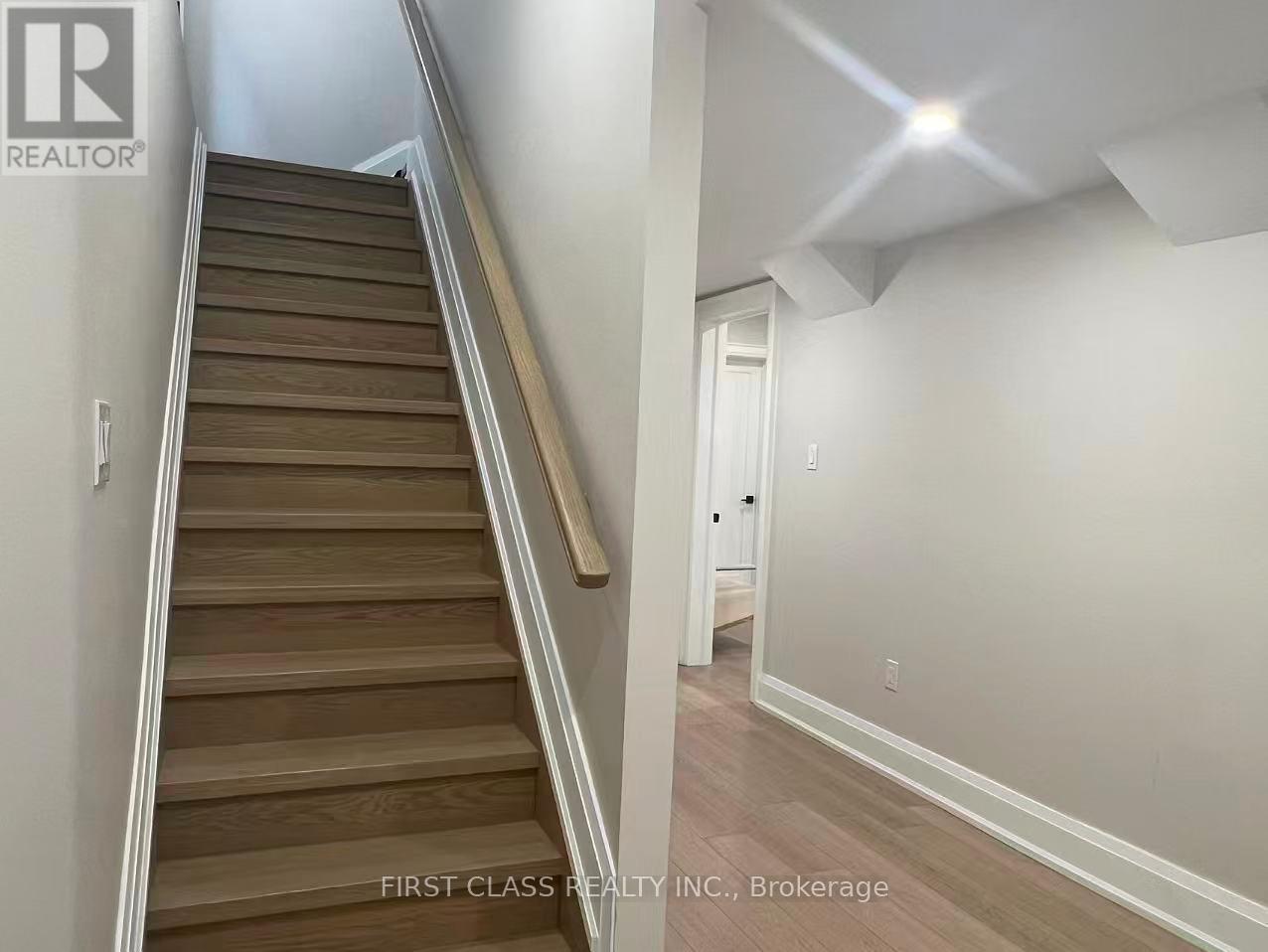 107 Lankin Boulevard, Toronto, Ontario  M4J 4X2 - Photo 12 - E12999222