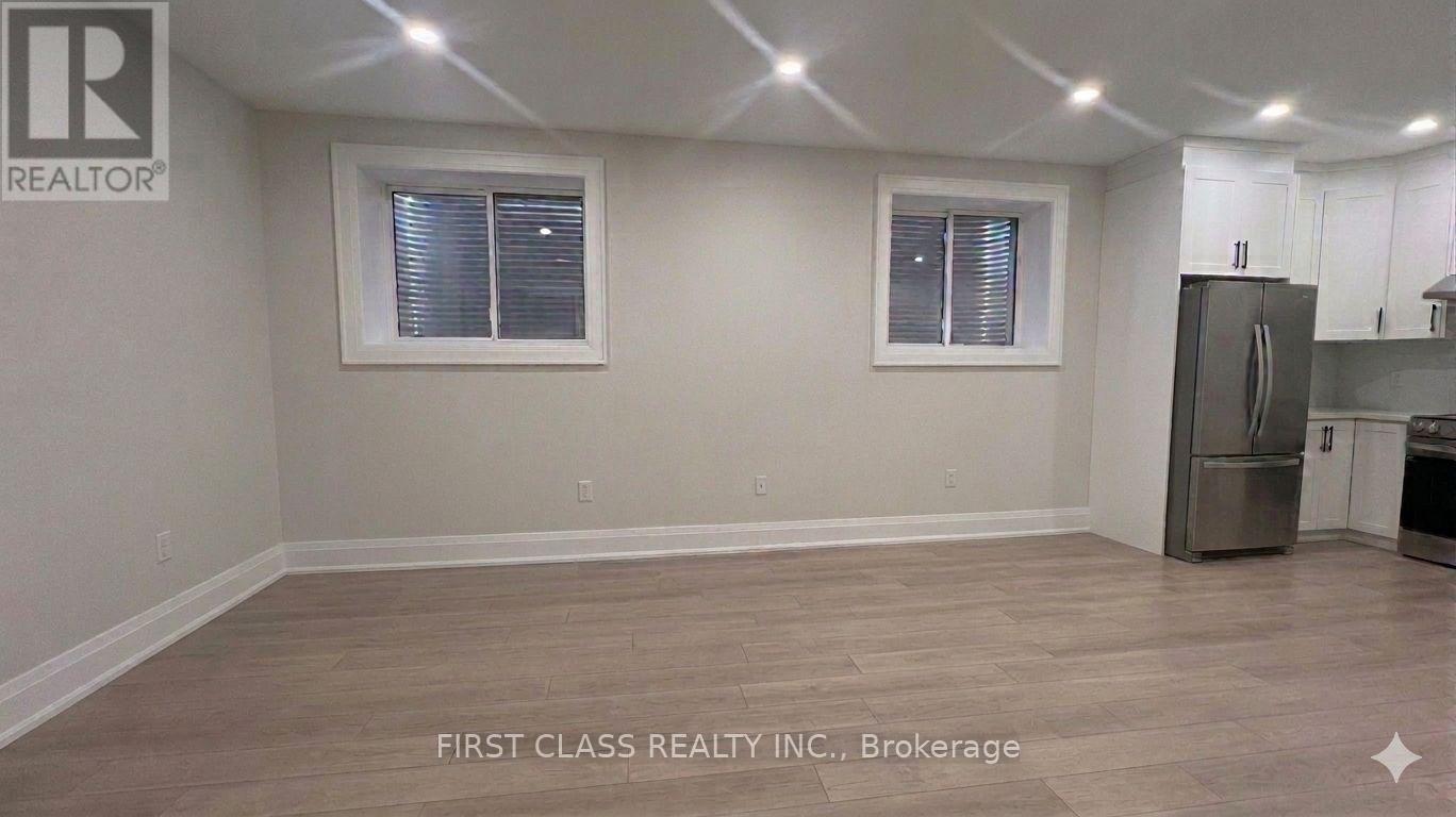 107 Lankin Boulevard, Toronto, Ontario  M4J 4X2 - Photo 3 - E12999222