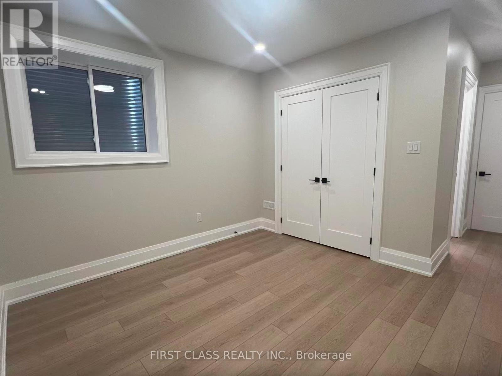 107 Lankin Boulevard, Toronto, Ontario  M4J 4X2 - Photo 6 - E12999222