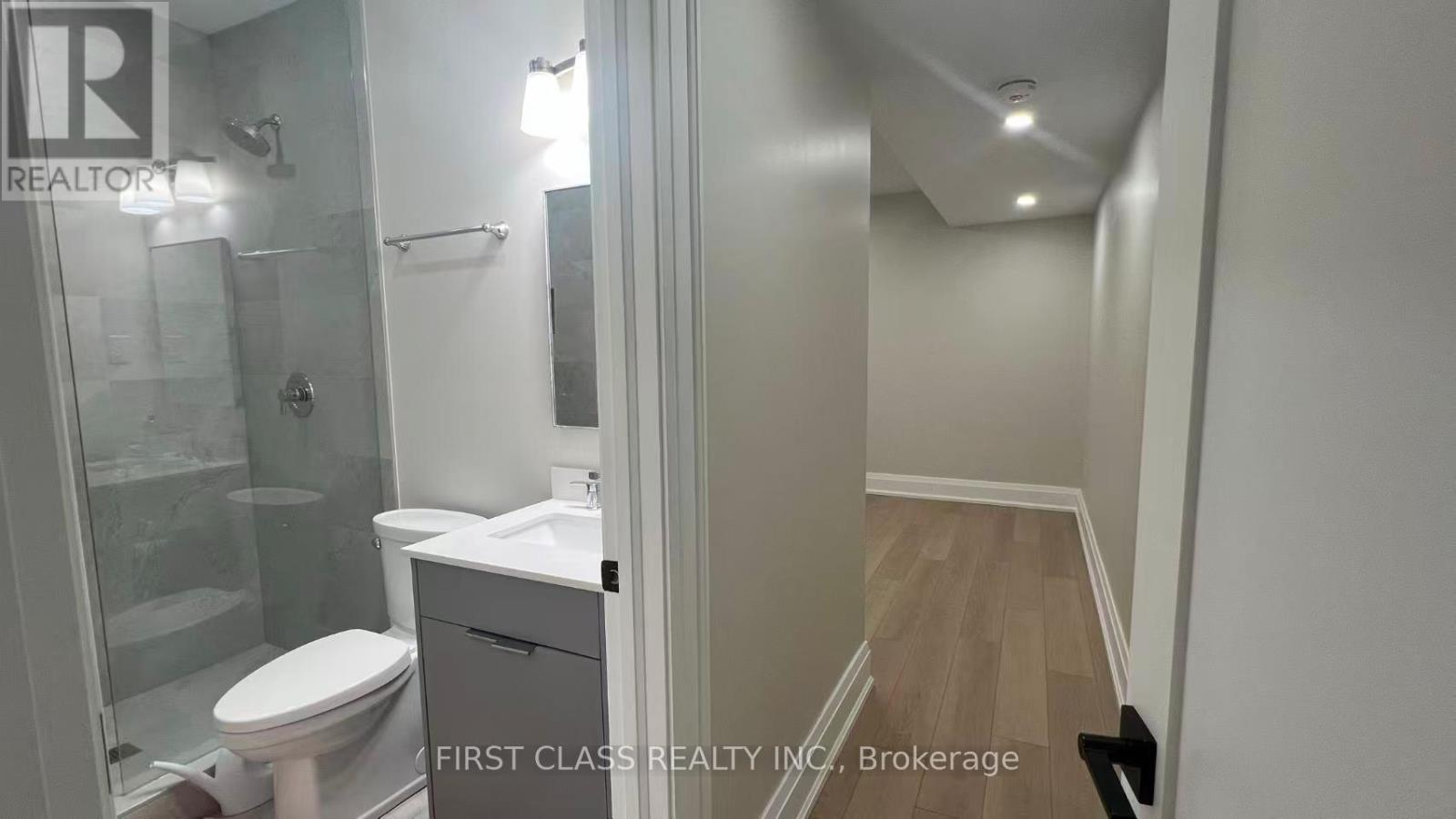 107 Lankin Boulevard, Toronto, Ontario  M4J 4X2 - Photo 9 - E12999222