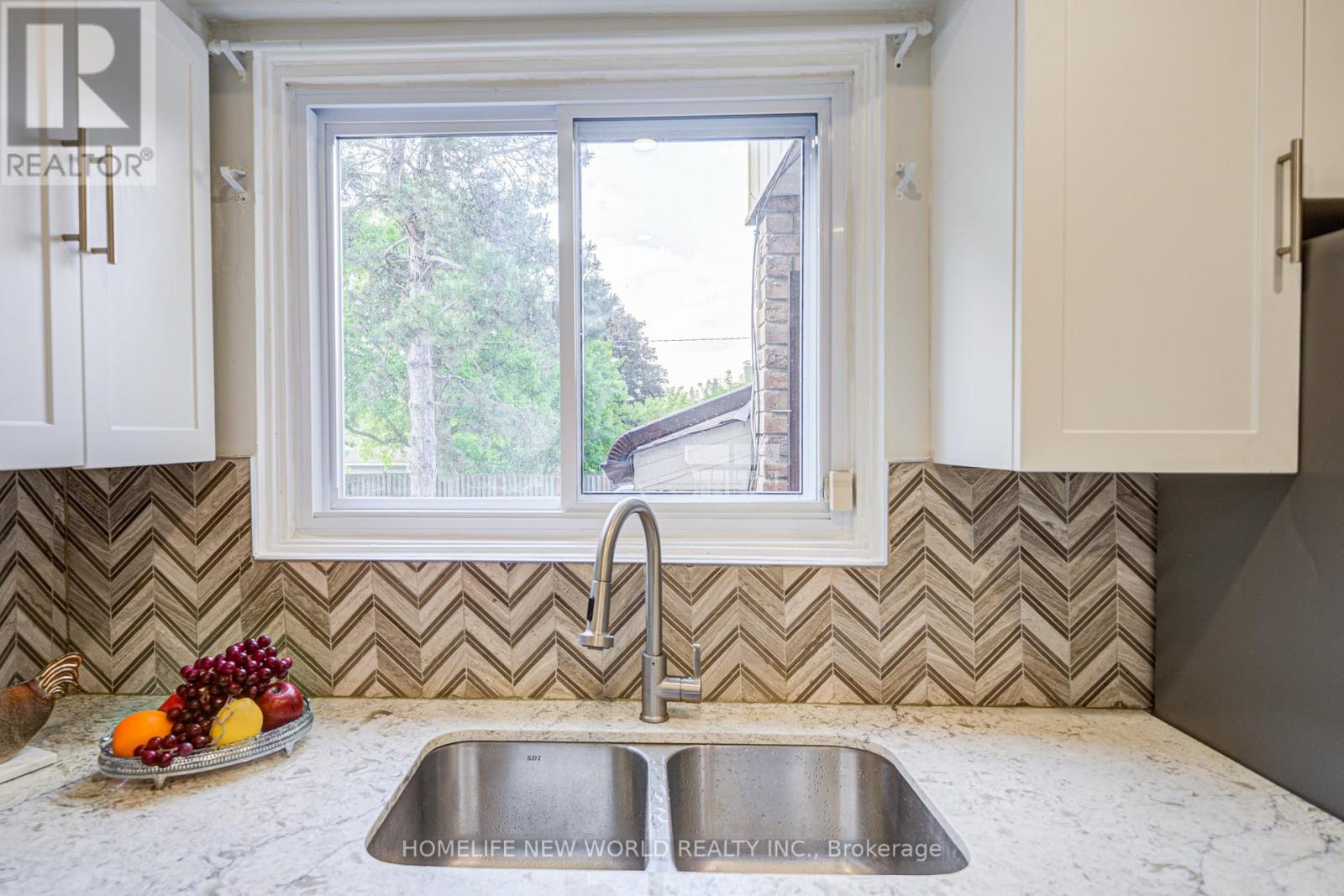 29 Puma Drive, Toronto, Ontario  M1V 1J7 - Photo 8 - E12856892