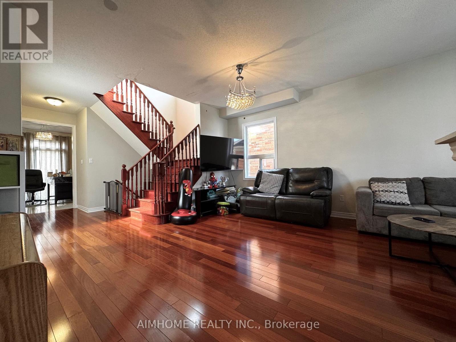 61 Ten Oaks Blvd, Vaughan, Ontario  L4K 5G3 - Photo 3 - N12999212