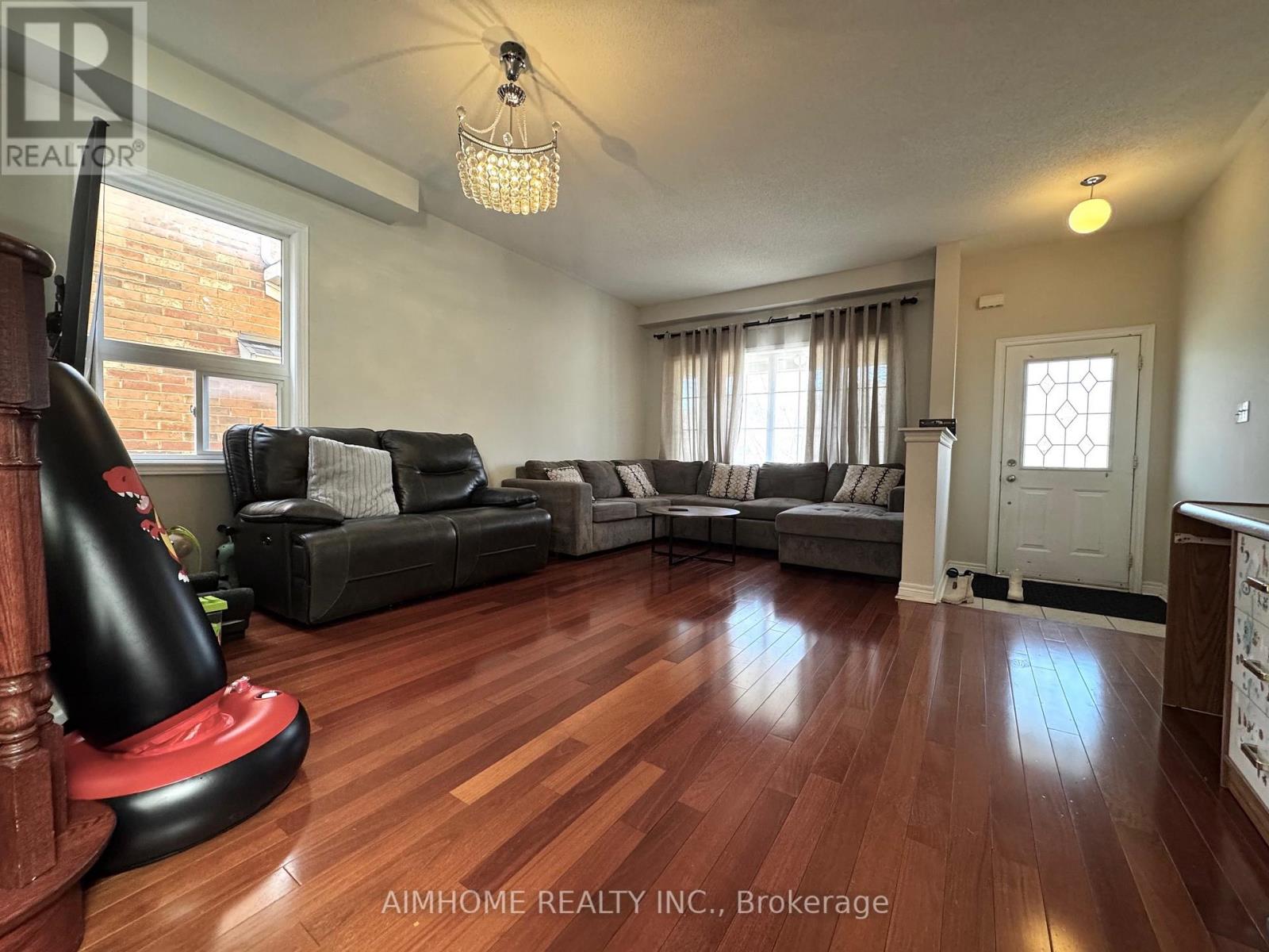 61 Ten Oaks Blvd, Vaughan, Ontario  L4K 5G3 - Photo 4 - N12999212