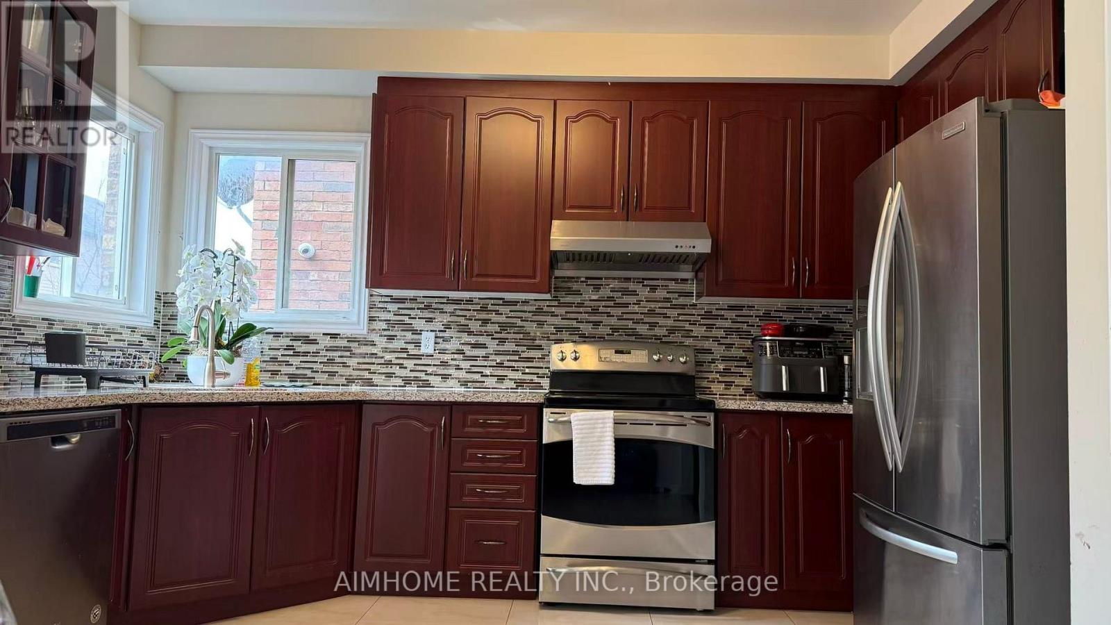 61 Ten Oaks Blvd, Vaughan, Ontario  L4K 5G3 - Photo 7 - N12999212