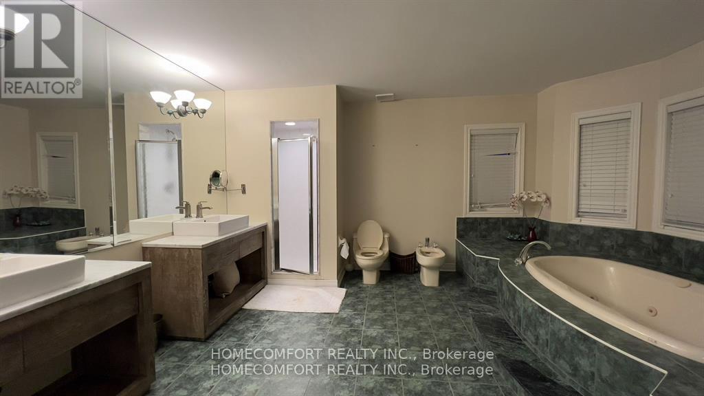 95 Rowland Court, Markham, Ontario  L6C 1X8 - Photo 13 - N12999214