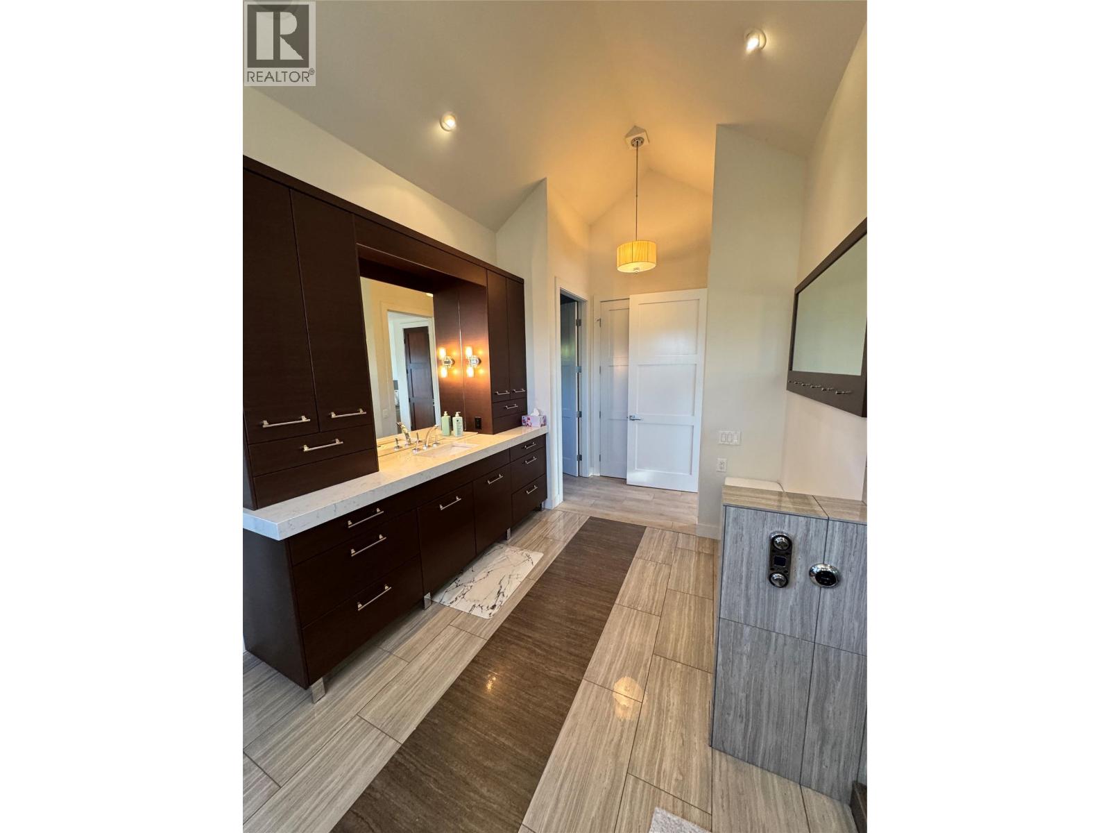 3990 Fairwinds Court, Kelowna, British Columbia  V1W 4G1 - Photo 77 - 10376012