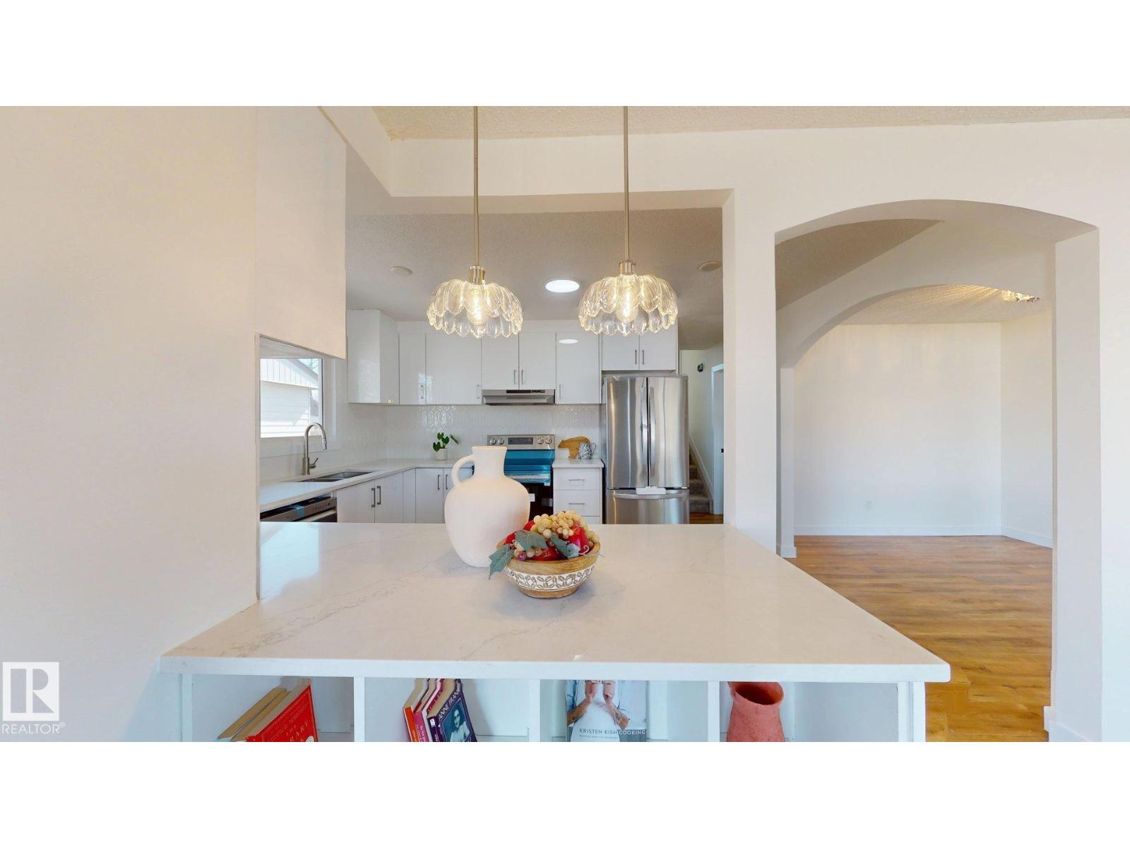 8515 86 Av Nw, Edmonton, Alberta  T6C 1J4 - Photo 2 - E4481929