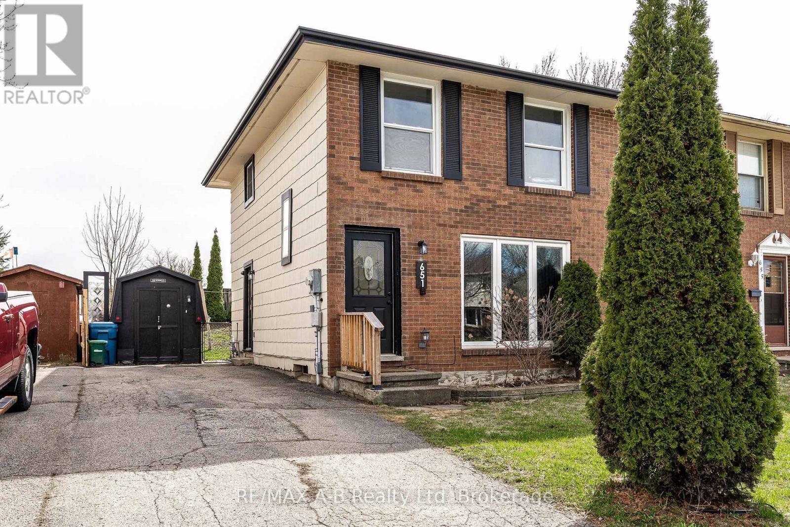651 Devon Street, Stratford, Ontario  N4Z 1A5 - Photo 2 - X12895614