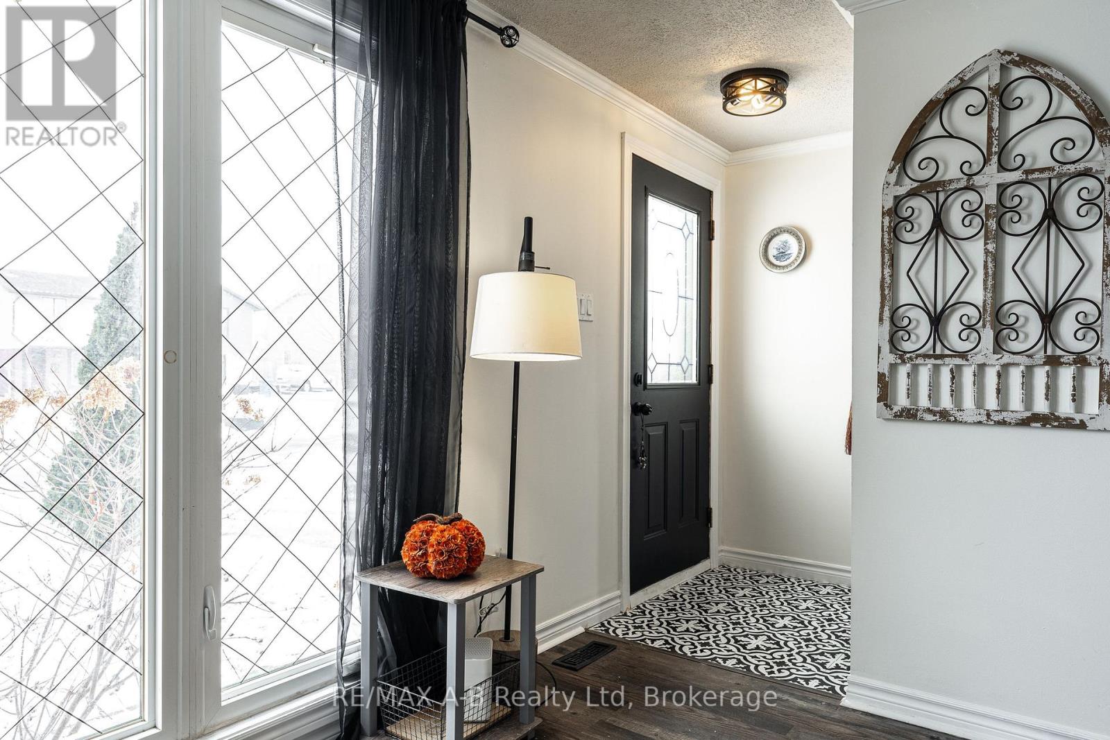 651 Devon Street, Stratford, Ontario  N4Z 1A5 - Photo 5 - X12895614