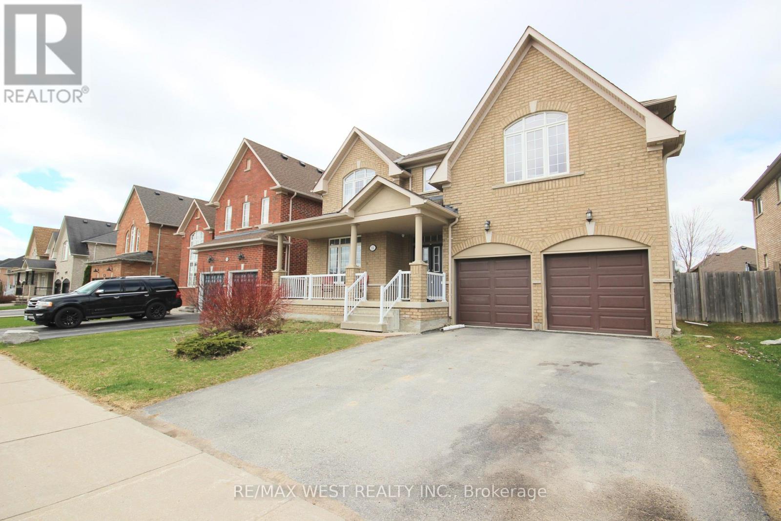 152 THE QUEENS BSMT WAY, Barrie, Ontario