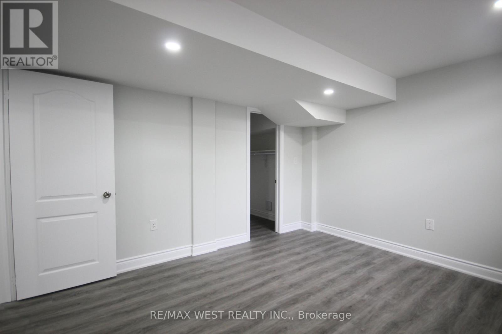 Bsmt - 152 The Queensway, Barrie, Ontario  L4M 0B5 - Photo 11 - S12998770