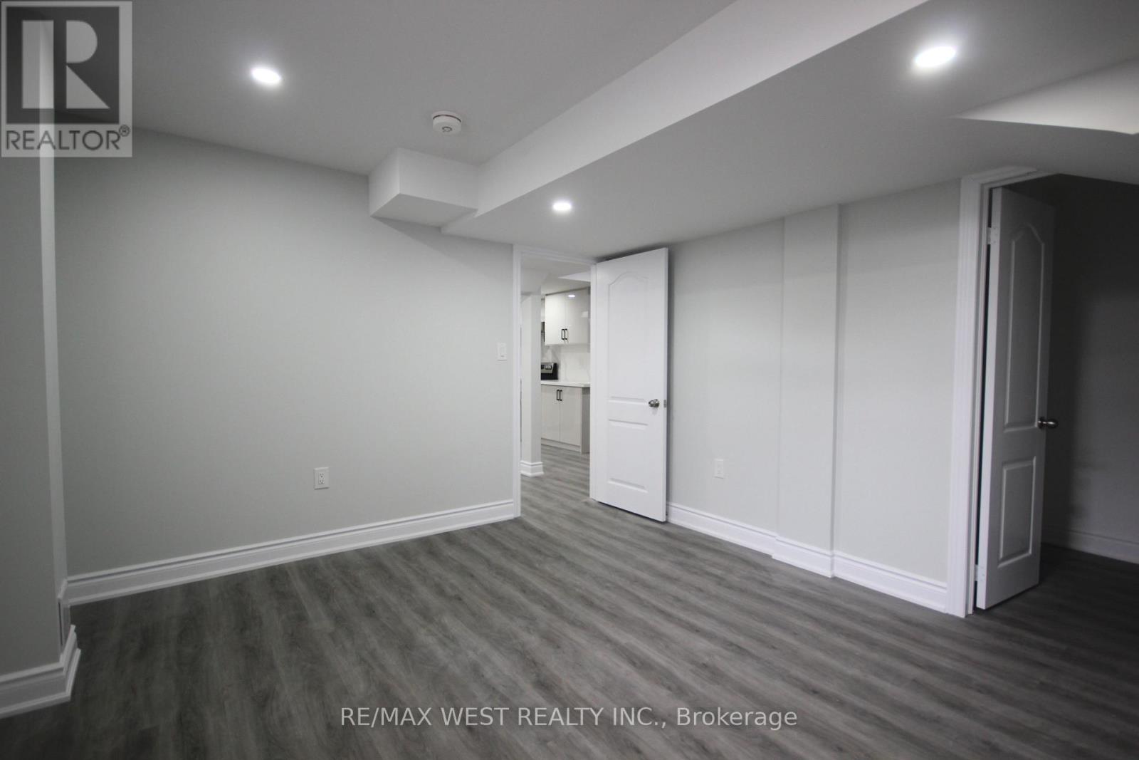 Bsmt - 152 The Queensway, Barrie, Ontario  L4M 0B5 - Photo 13 - S12998770