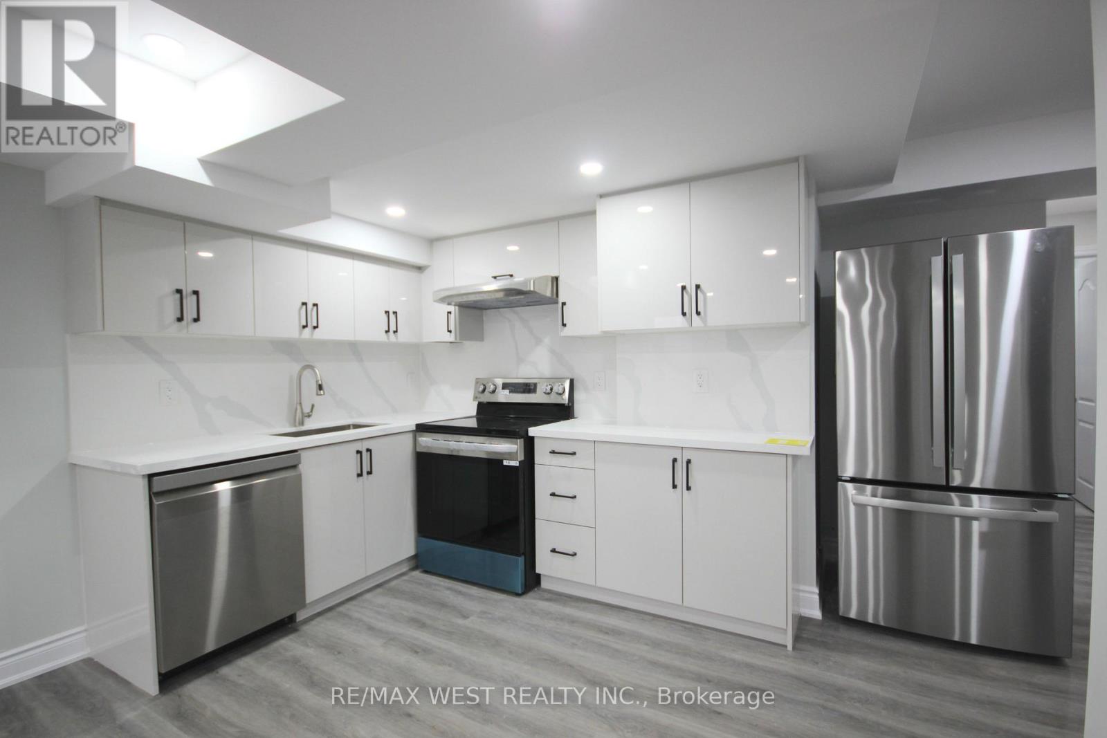 Bsmt - 152 The Queensway, Barrie, Ontario  L4M 0B5 - Photo 10 - S12998770