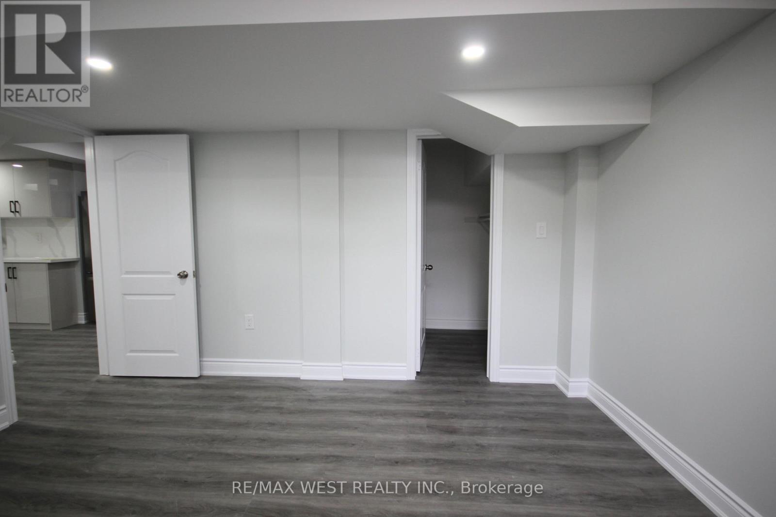 Bsmt - 152 The Queensway, Barrie, Ontario  L4M 0B5 - Photo 12 - S12998770