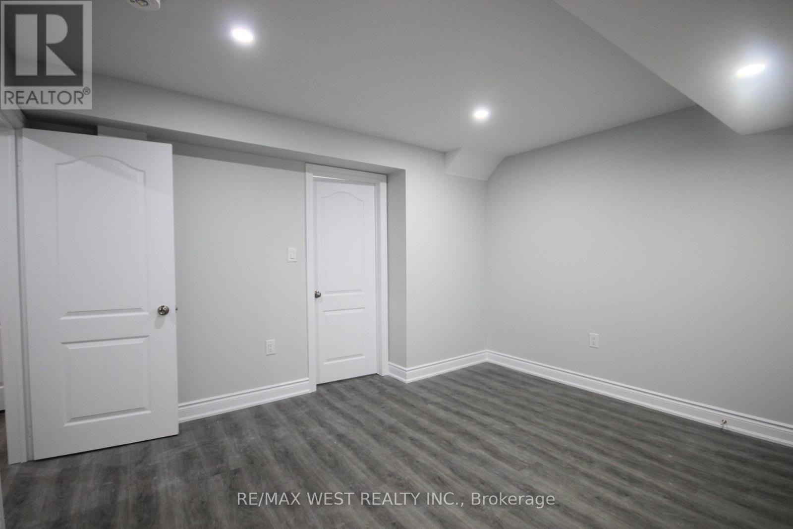 Bsmt - 152 The Queensway, Barrie, Ontario  L4M 0B5 - Photo 19 - S12998770