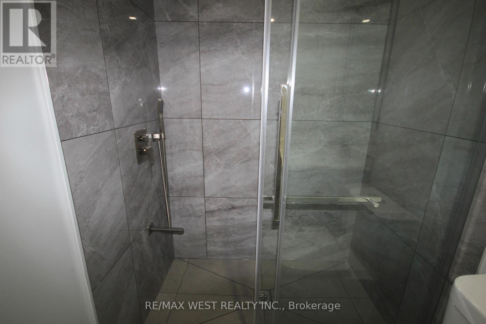 Bsmt - 152 The Queensway, Barrie, Ontario  L4M 0B5 - Photo 17 - S12998770