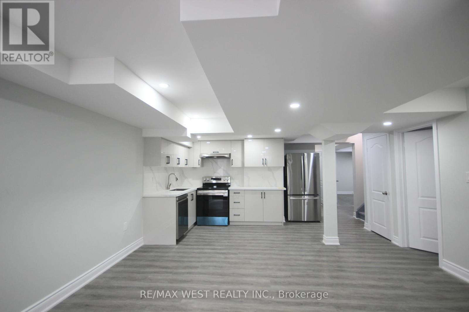 Bsmt - 152 The Queensway, Barrie, Ontario  L4M 0B5 - Photo 6 - S12998770