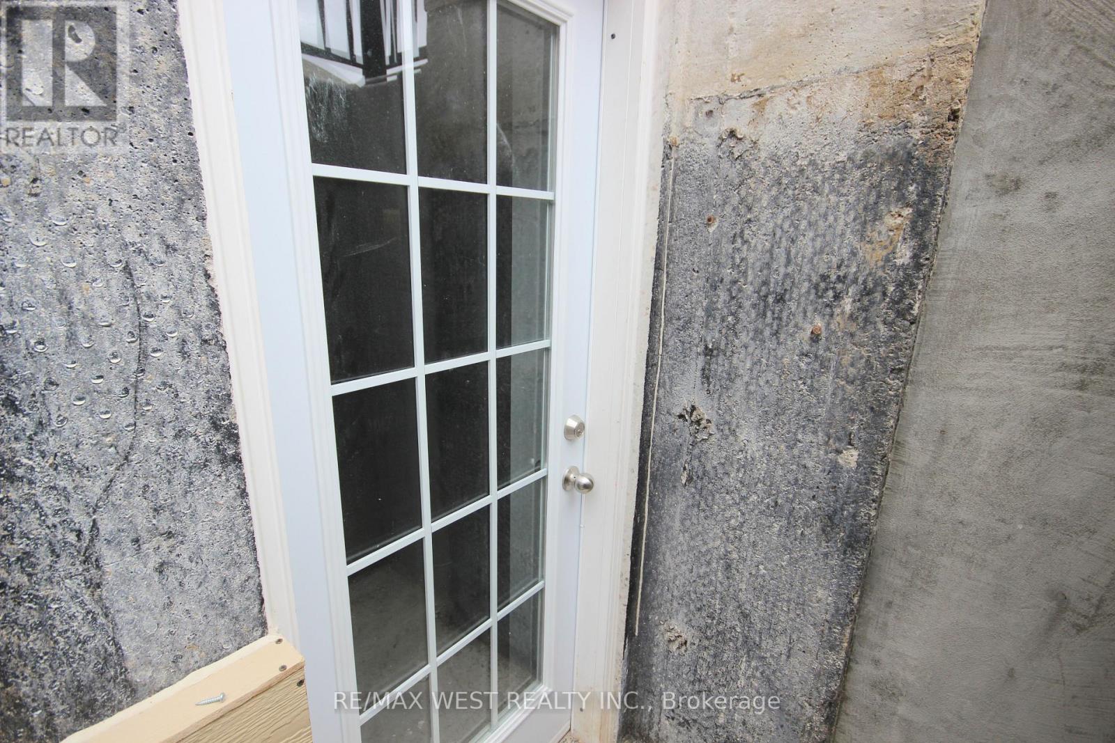 Bsmt - 152 The Queensway, Barrie, Ontario  L4M 0B5 - Photo 4 - S12998770