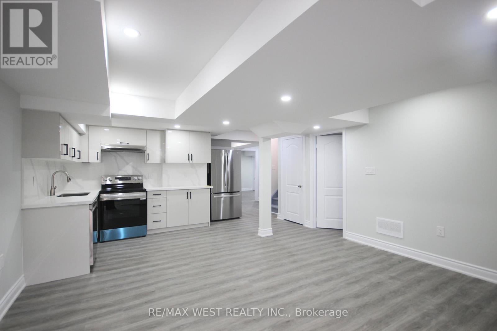 Bsmt - 152 The Queensway, Barrie, Ontario  L4M 0B5 - Photo 8 - S12998770