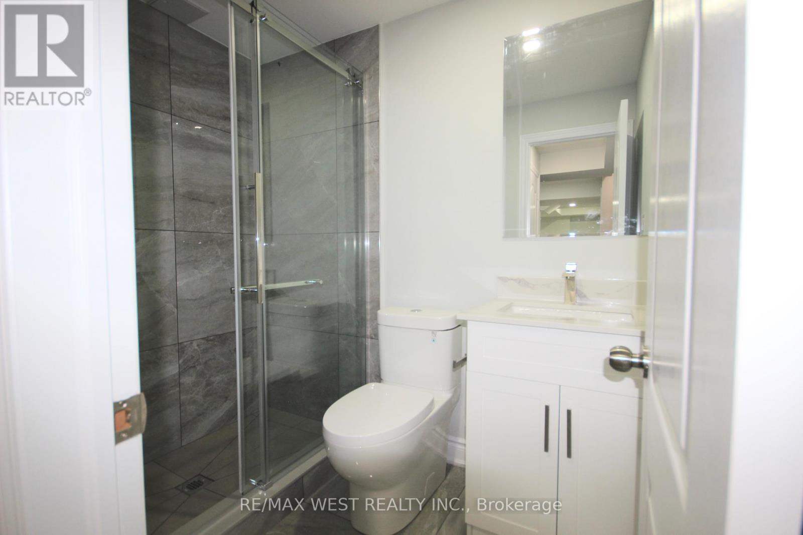 Bsmt - 152 The Queensway, Barrie, Ontario  L4M 0B5 - Photo 18 - S12998770