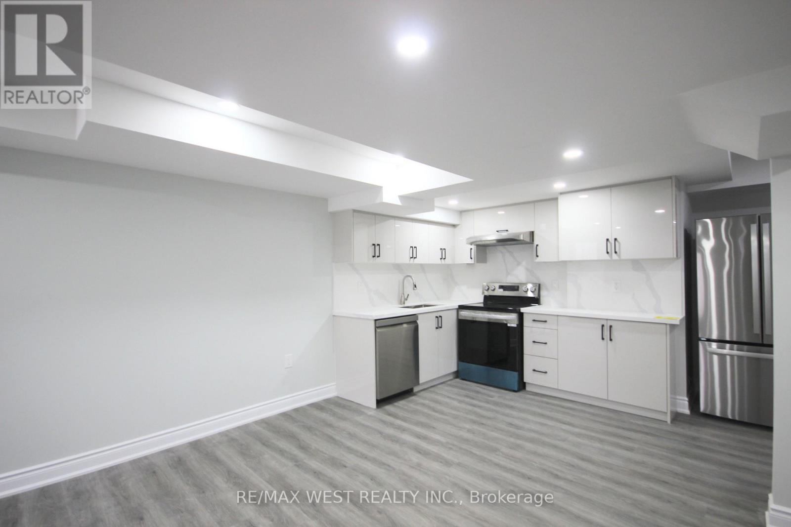 Bsmt - 152 The Queensway, Barrie, Ontario  L4M 0B5 - Photo 5 - S12998770