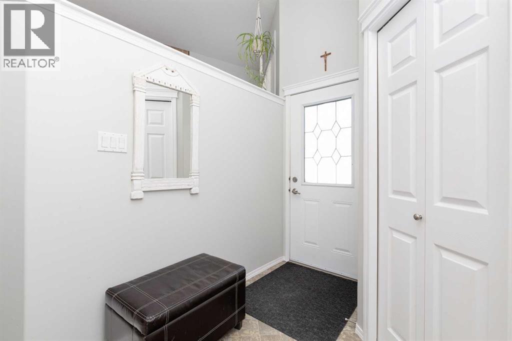 570 Edinburgh Road W, Lethbridge, Alberta  T1J 4Z7 - Photo 3 - A2299605