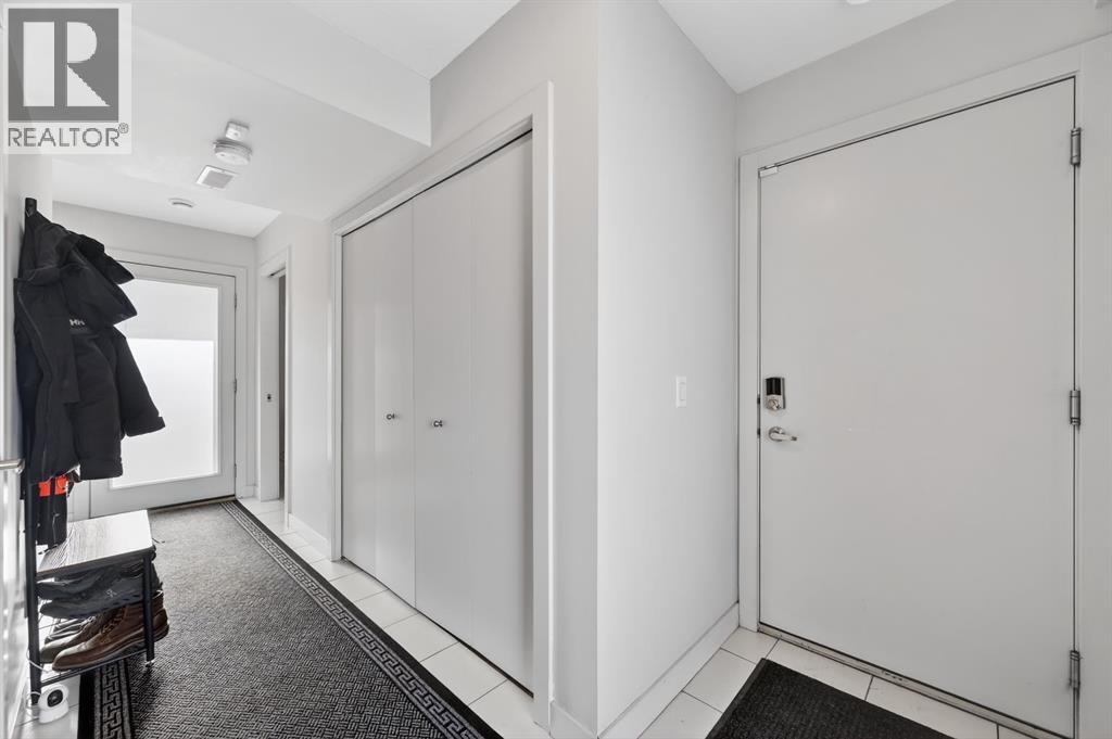 403 Bow Grove NW, Calgary, Alberta  T3B 6E8 - Photo 5 - A2291656