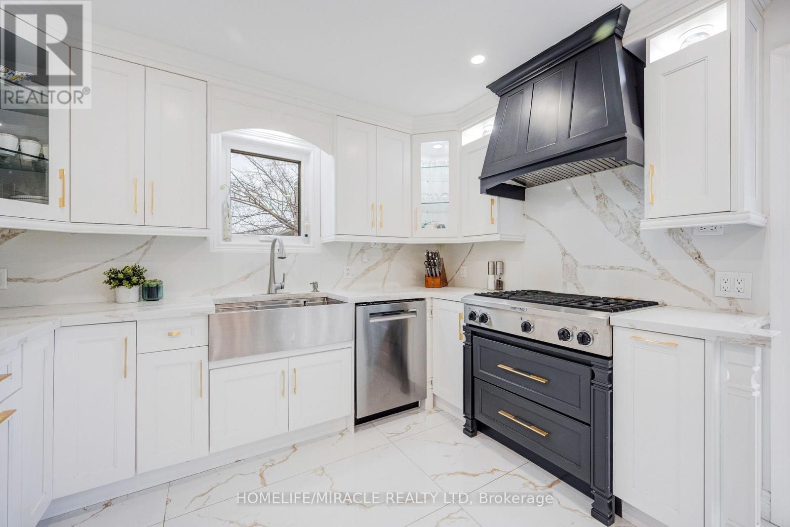 204 Sheraton Court, Oakville, Ontario  L6L 5N3 - Photo 23 - W12957796