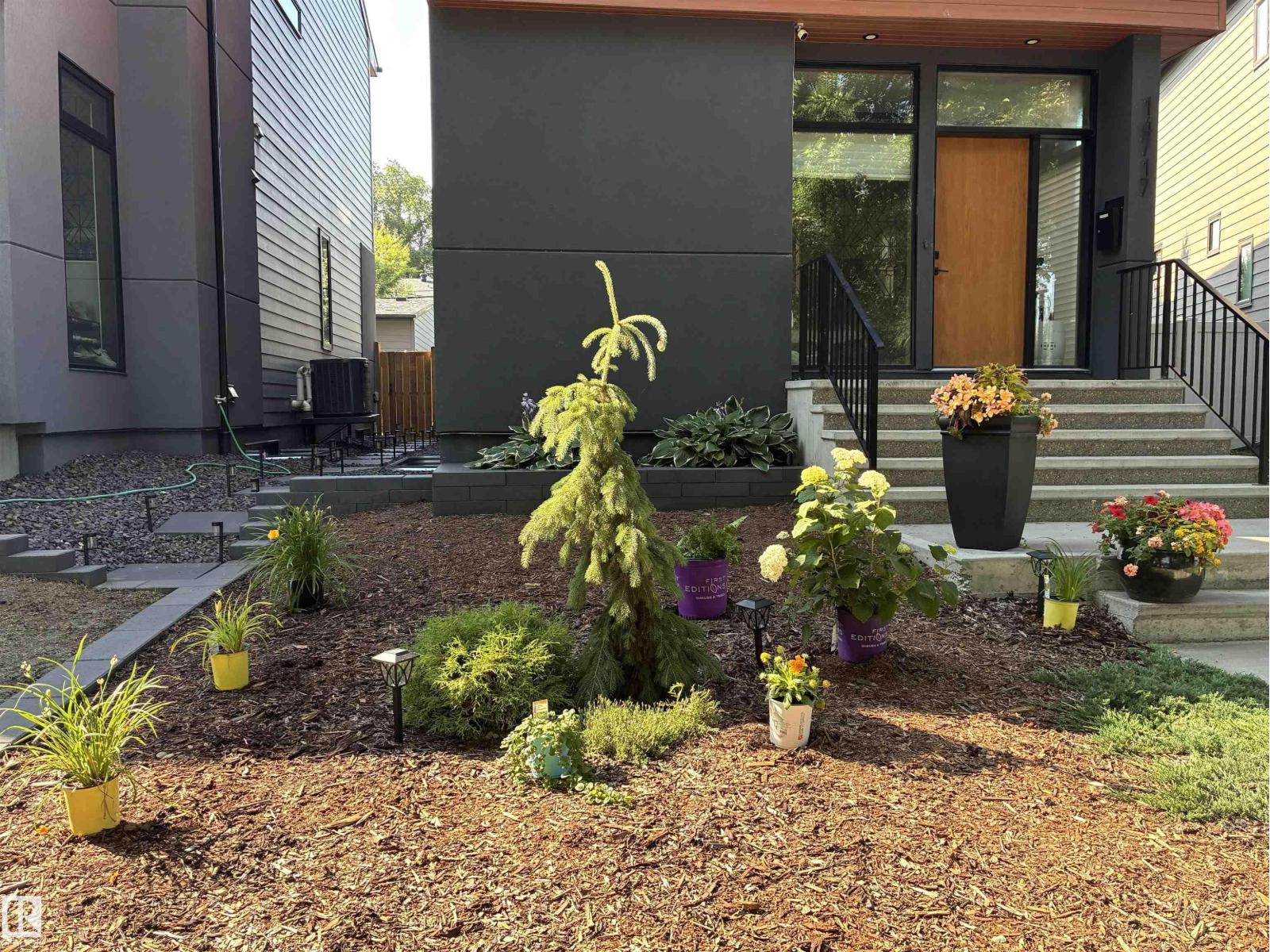 14717 92 Av Nw, Edmonton, Alberta  T5R 5B4 - Photo 2 - E4482275