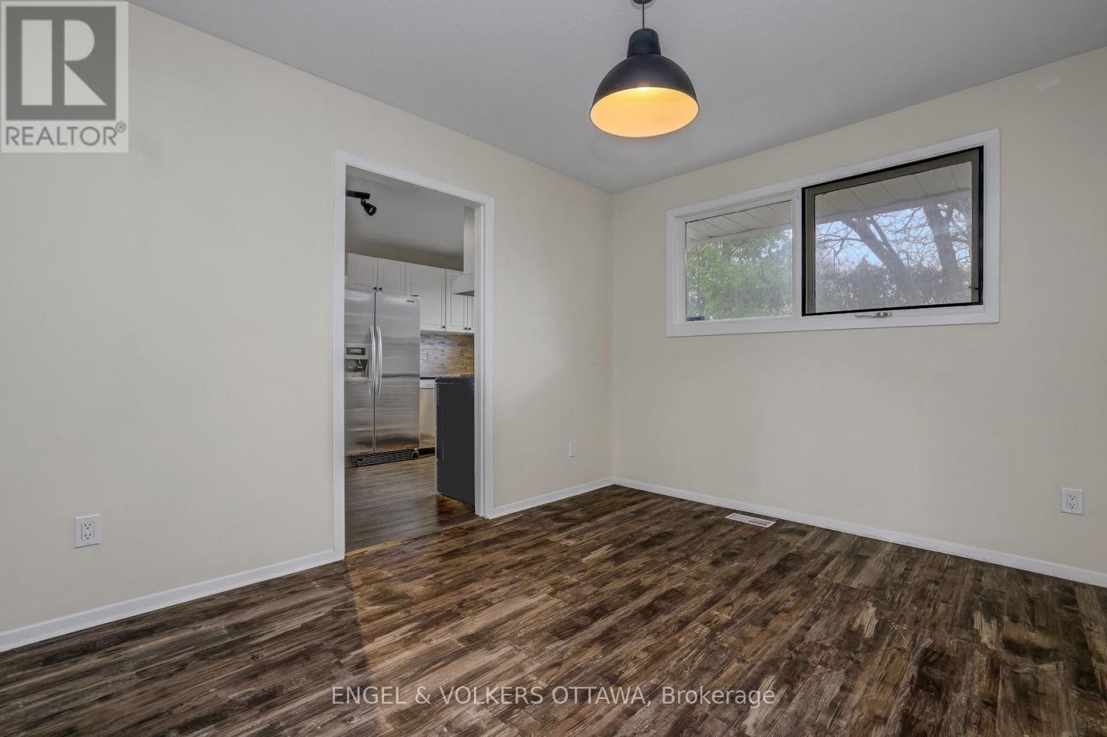 20 Meadowbank Drive, Ottawa, Ontario K2G 0N9 - Photo 11 - X12999230