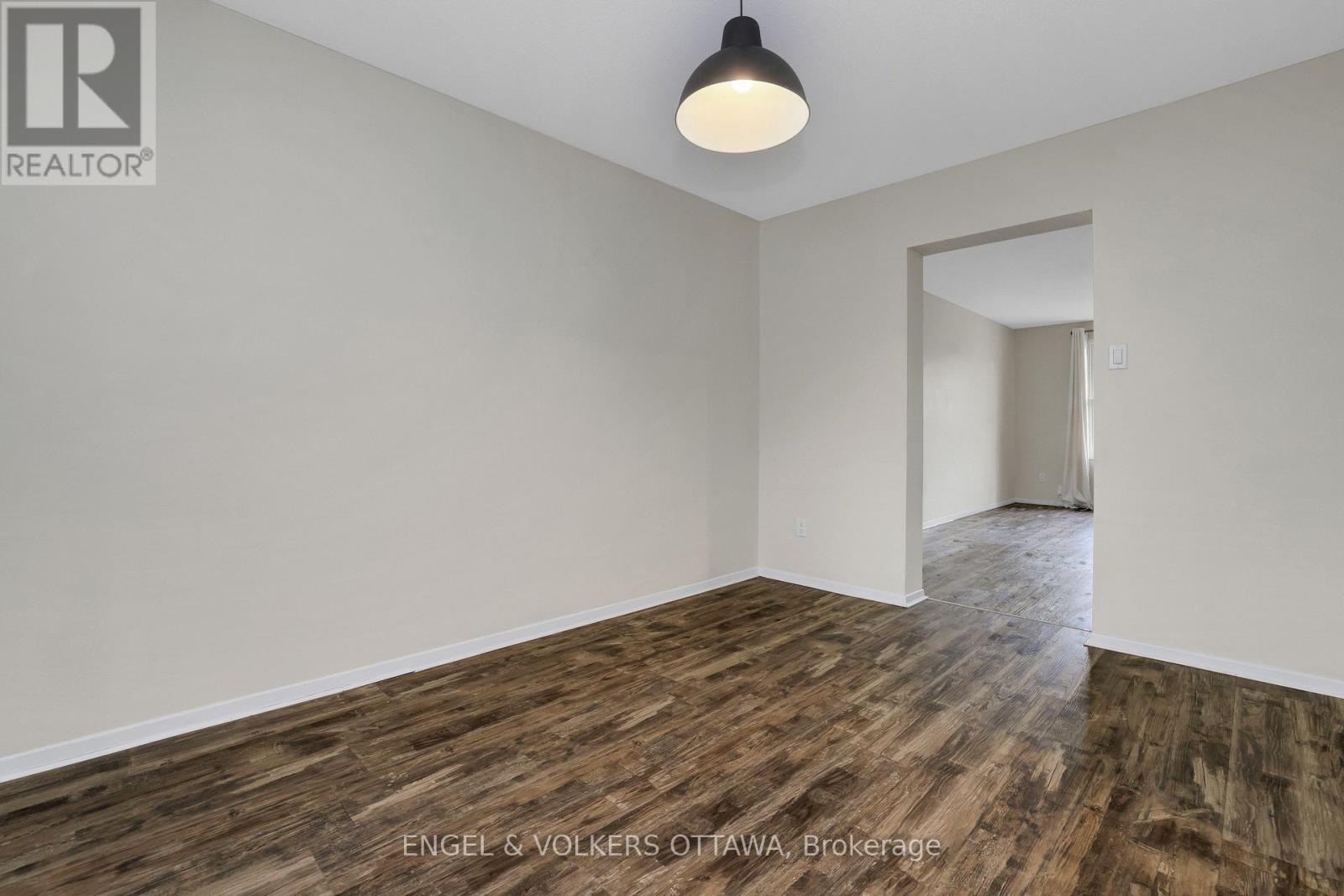 20 Meadowbank Drive, Ottawa, Ontario K2G 0N9 - Photo 13 - X12999230