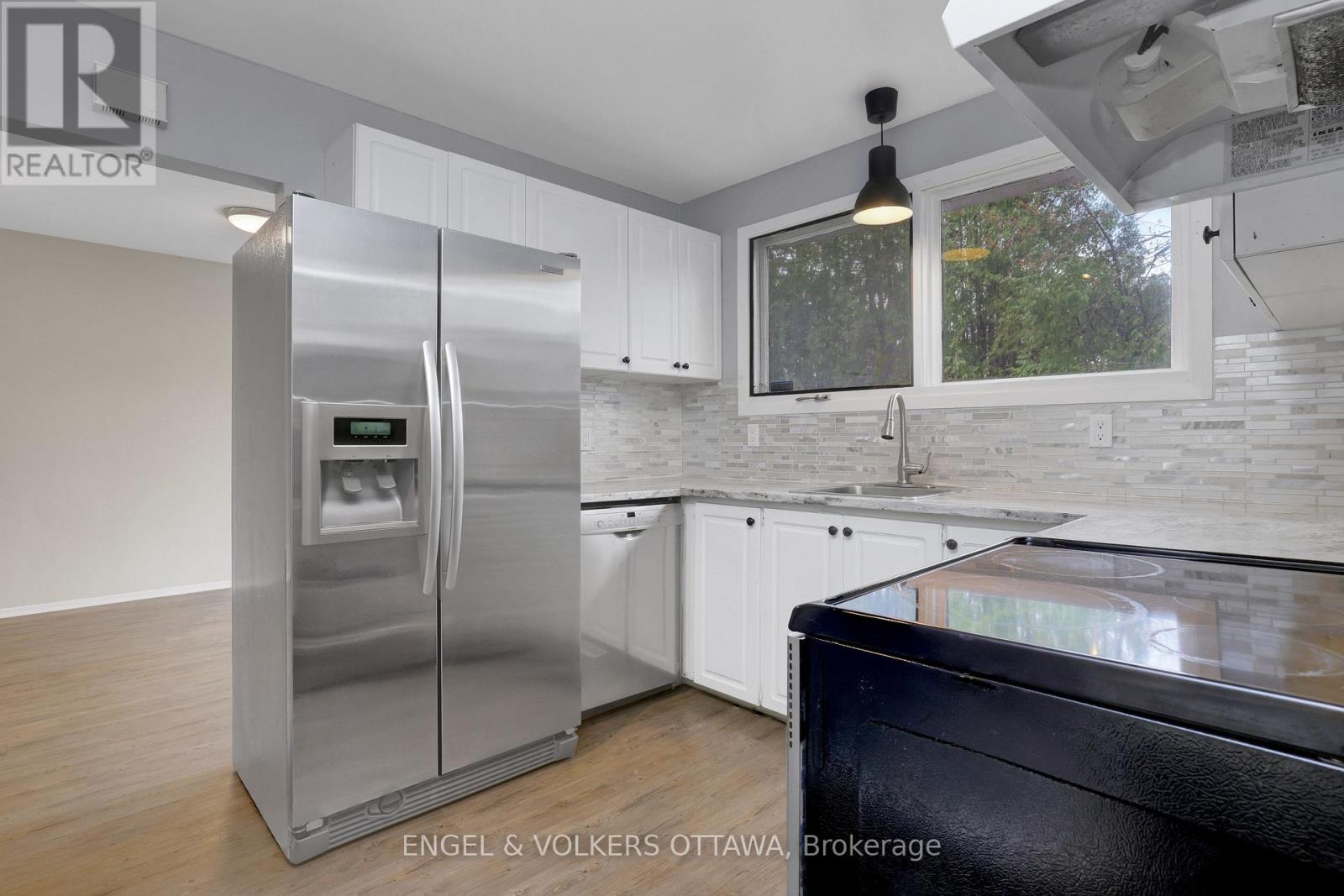 20 Meadowbank Drive, Ottawa, Ontario K2G 0N9 - Photo 14 - X12999230