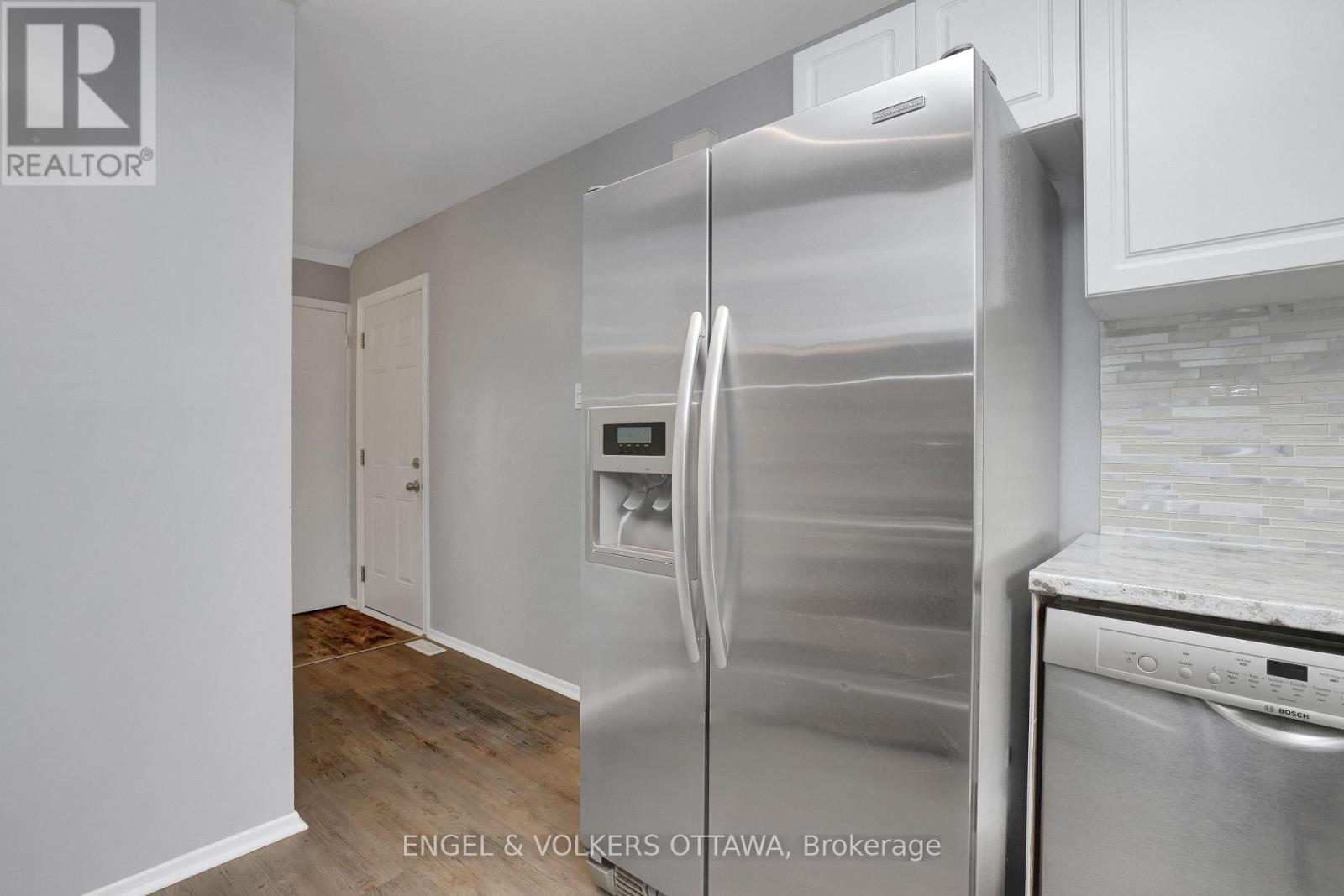 20 Meadowbank Drive, Ottawa, Ontario K2G 0N9 - Photo 15 - X12999230