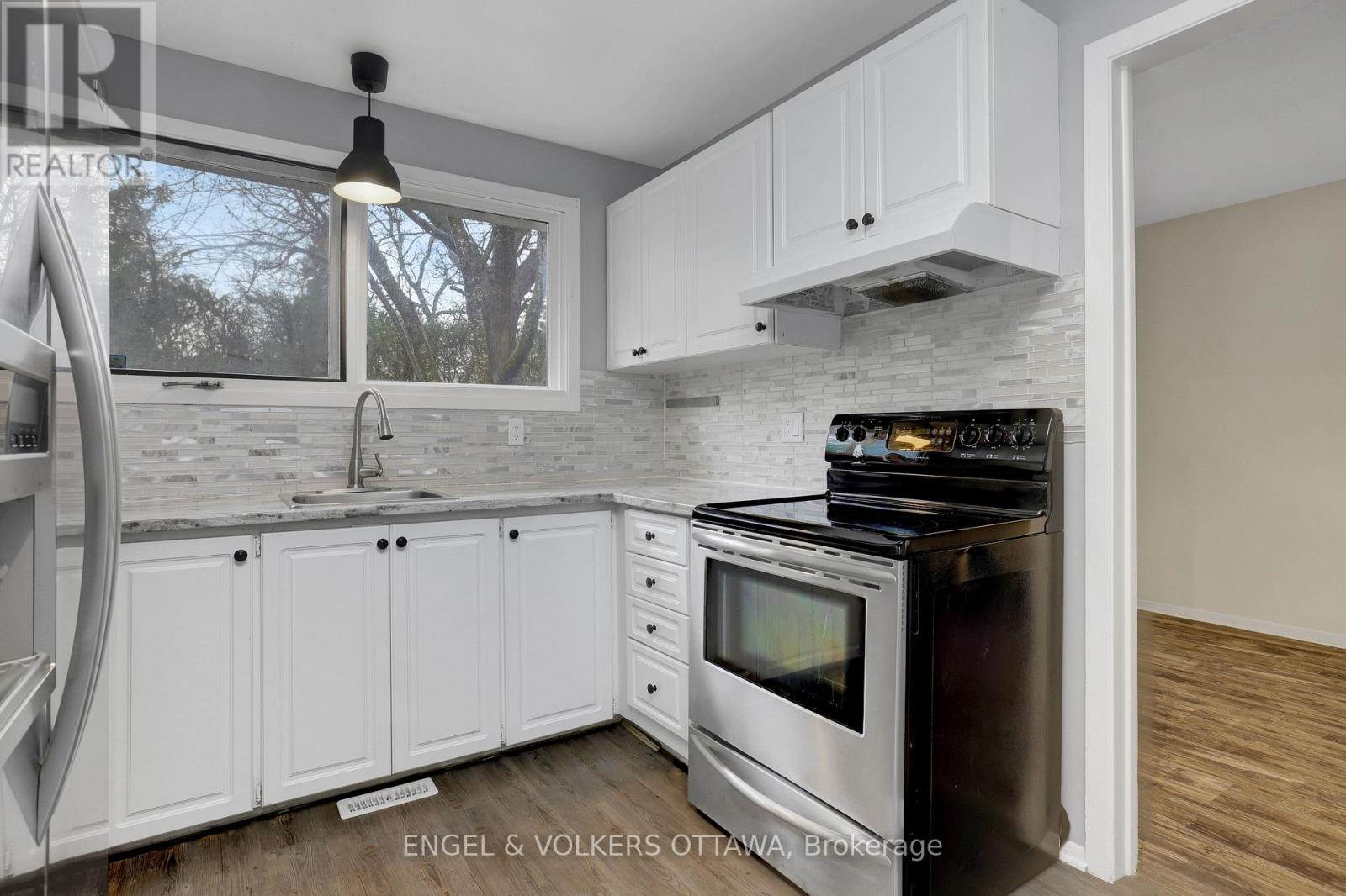 20 Meadowbank Drive, Ottawa, Ontario K2G 0N9 - Photo 16 - X12999230