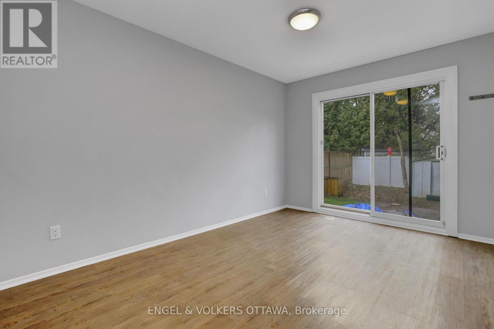 20 Meadowbank Drive, Ottawa, Ontario K2G 0N9 - Photo 18 - X12999230