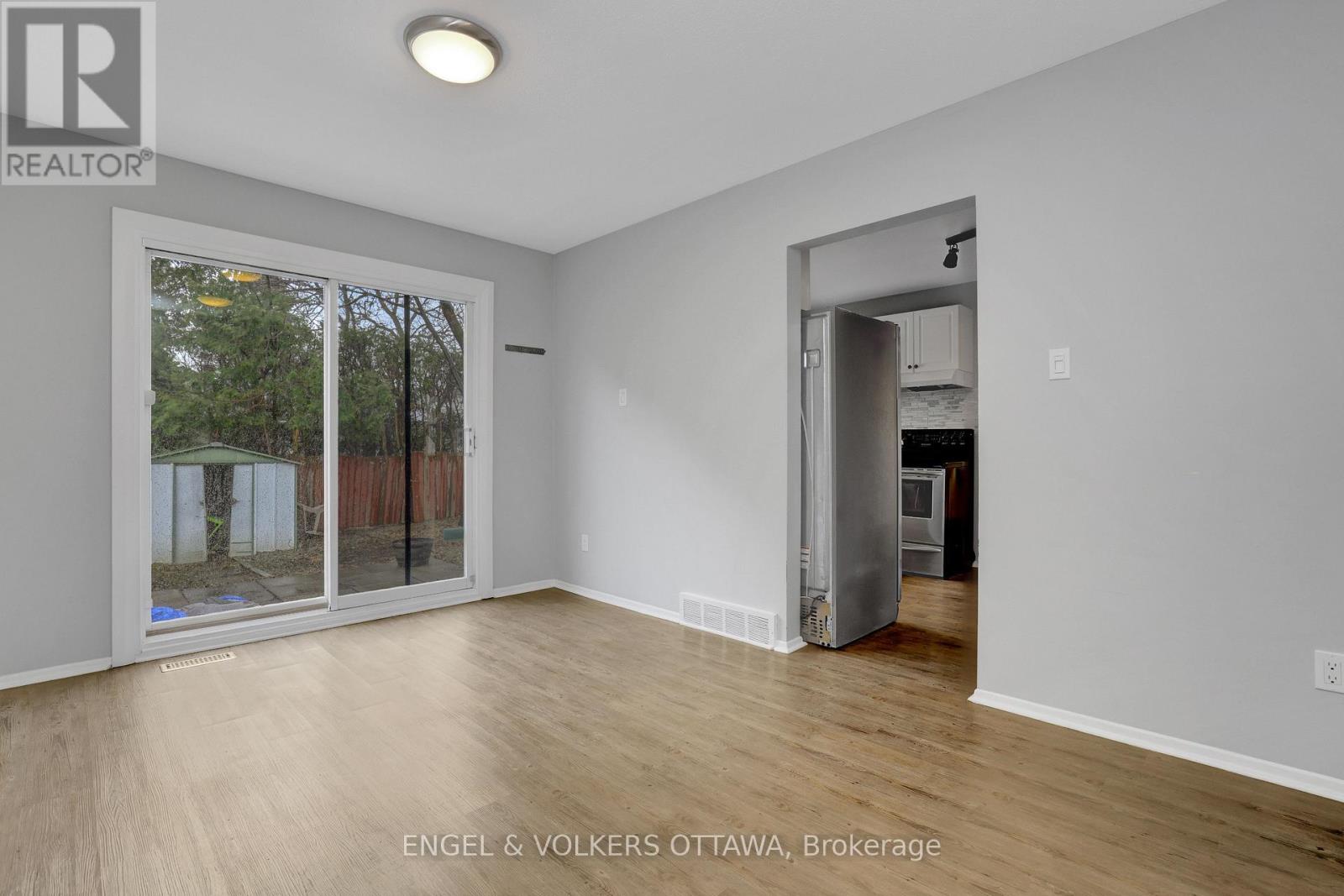 20 Meadowbank Drive, Ottawa, Ontario K2G 0N9 - Photo 19 - X12999230