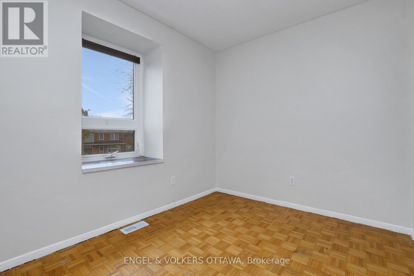 20 Meadowbank Drive, Ottawa, Ontario K2G 0N9 - Photo 27 - X12999230