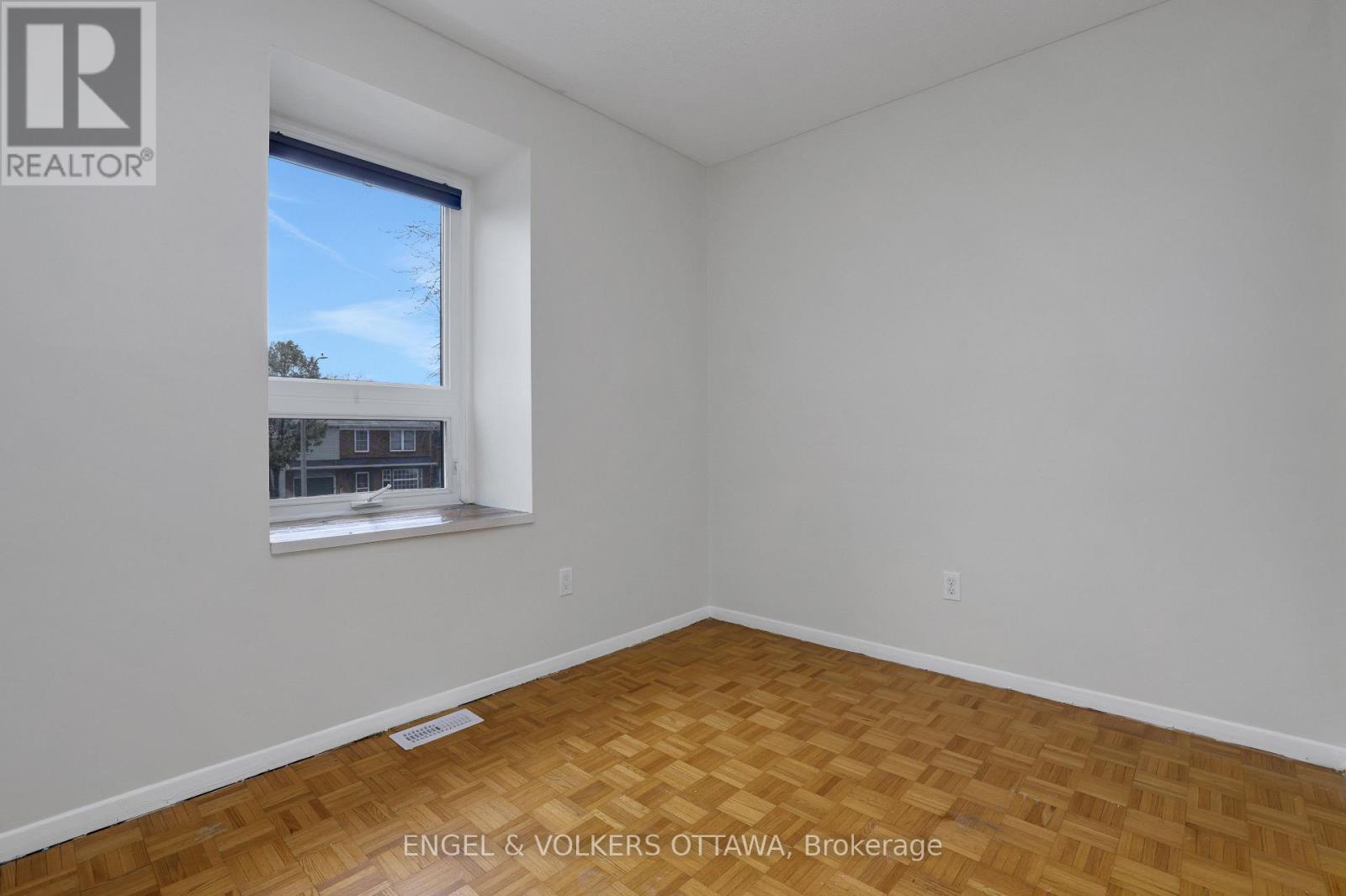 20 Meadowbank Drive, Ottawa, Ontario K2G 0N9 - Photo 29 - X12999230