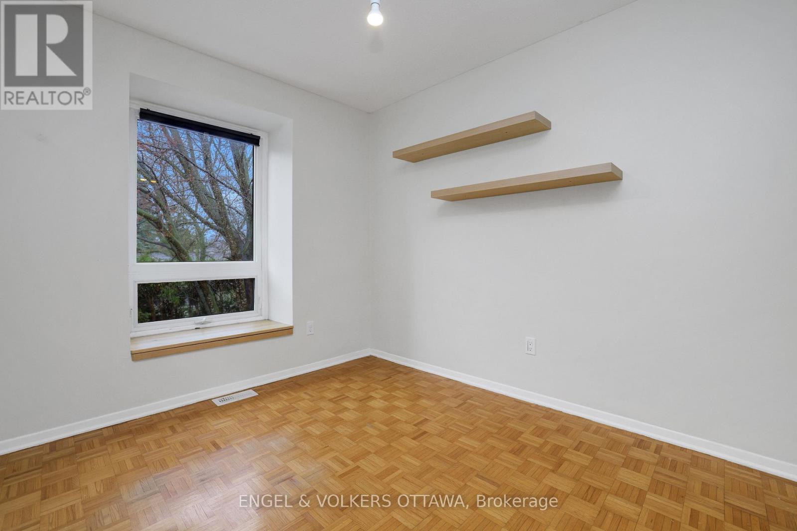 20 Meadowbank Drive, Ottawa, Ontario K2G 0N9 - Photo 30 - X12999230