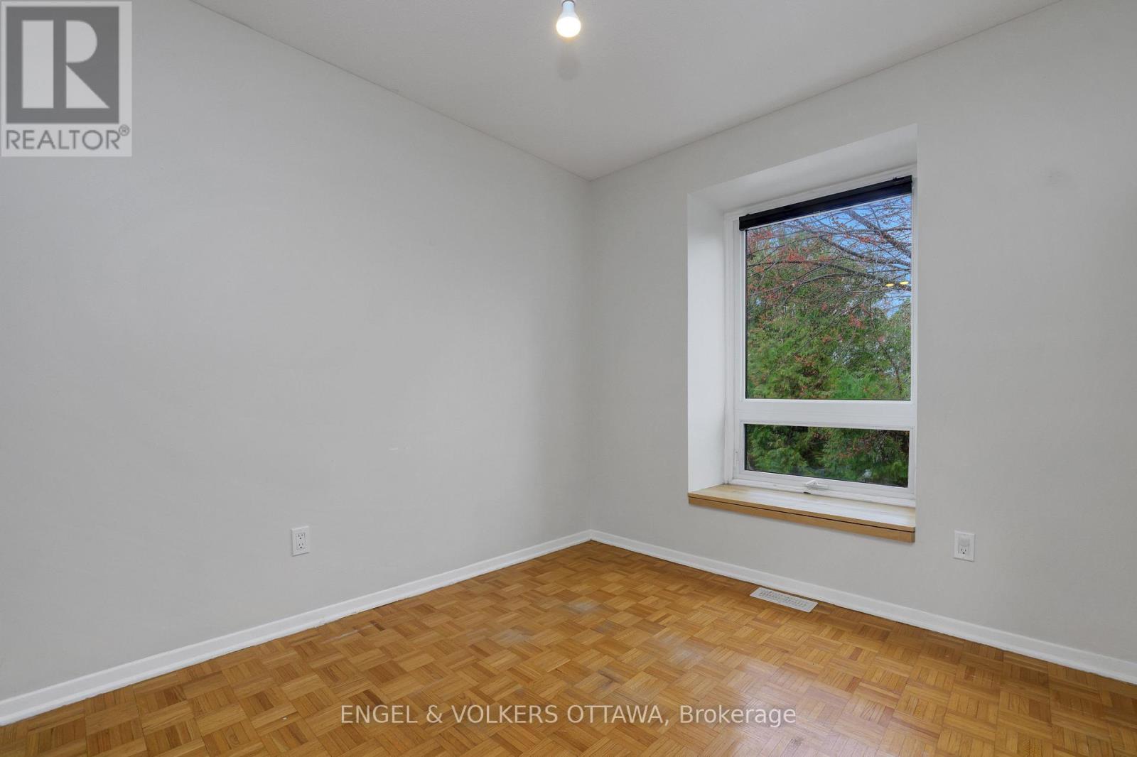 20 Meadowbank Drive, Ottawa, Ontario K2G 0N9 - Photo 31 - X12999230