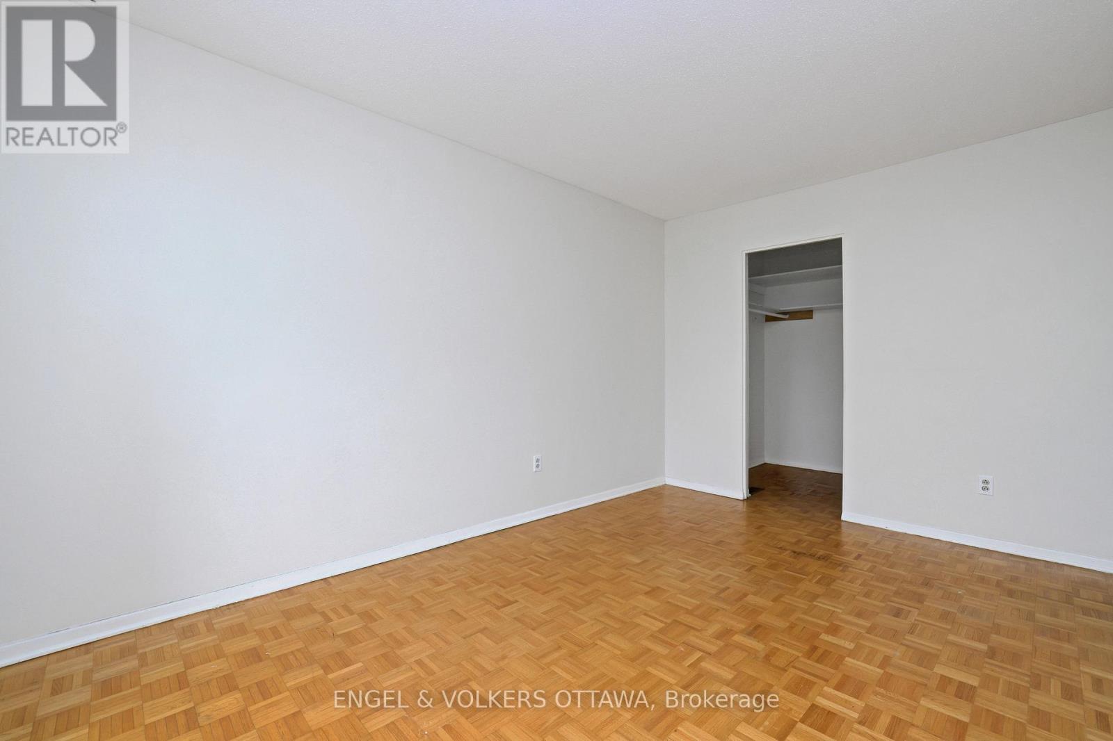 20 Meadowbank Drive, Ottawa, Ontario K2G 0N9 - Photo 34 - X12999230