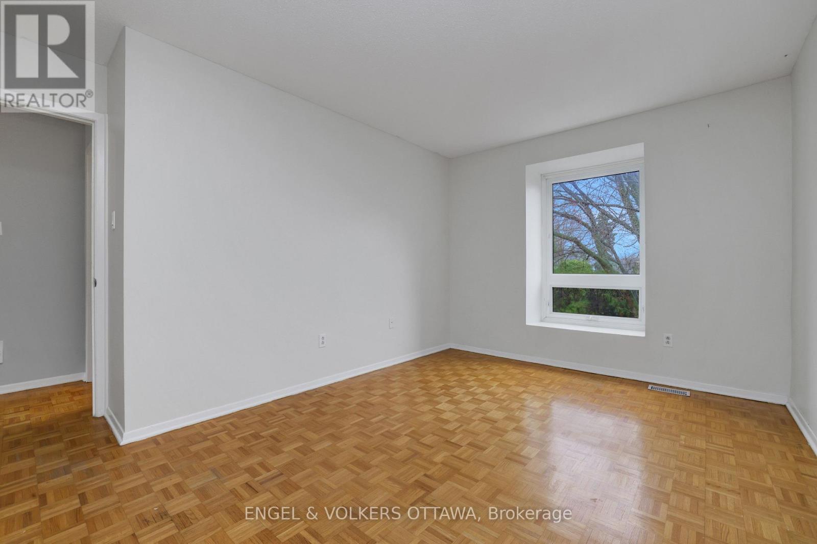 20 Meadowbank Drive, Ottawa, Ontario K2G 0N9 - Photo 35 - X12999230