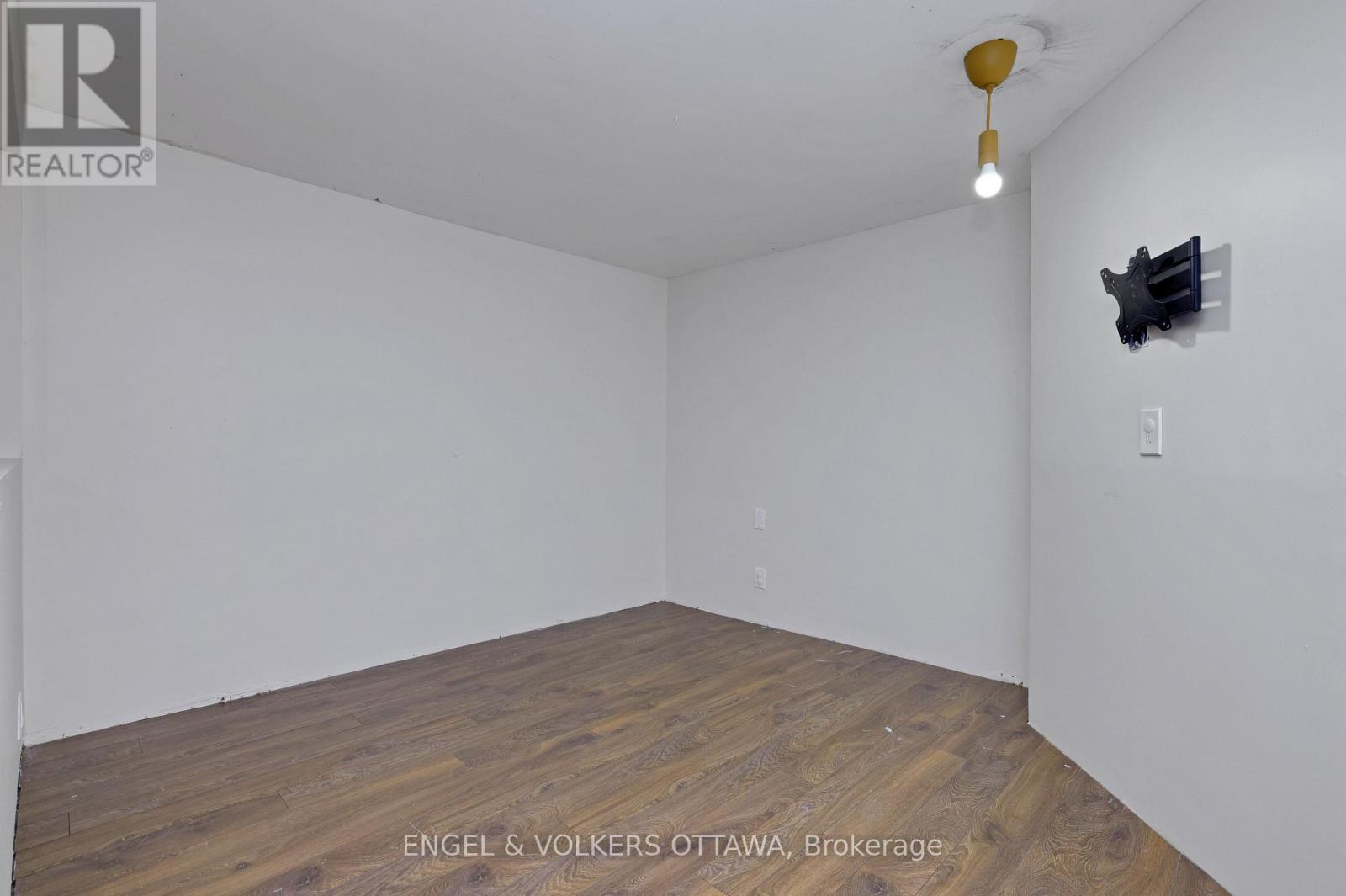 20 Meadowbank Drive, Ottawa, Ontario K2G 0N9 - Photo 39 - X12999230