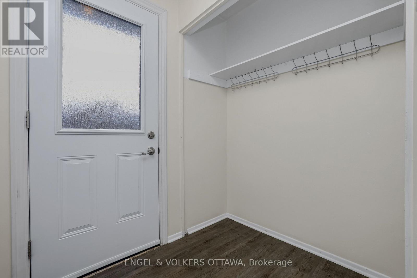 20 Meadowbank Drive, Ottawa, Ontario K2G 0N9 - Photo 4 - X12999230
