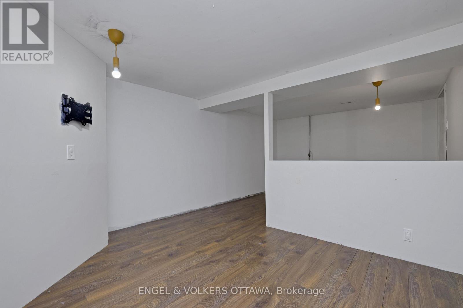 20 Meadowbank Drive, Ottawa, Ontario K2G 0N9 - Photo 40 - X12999230