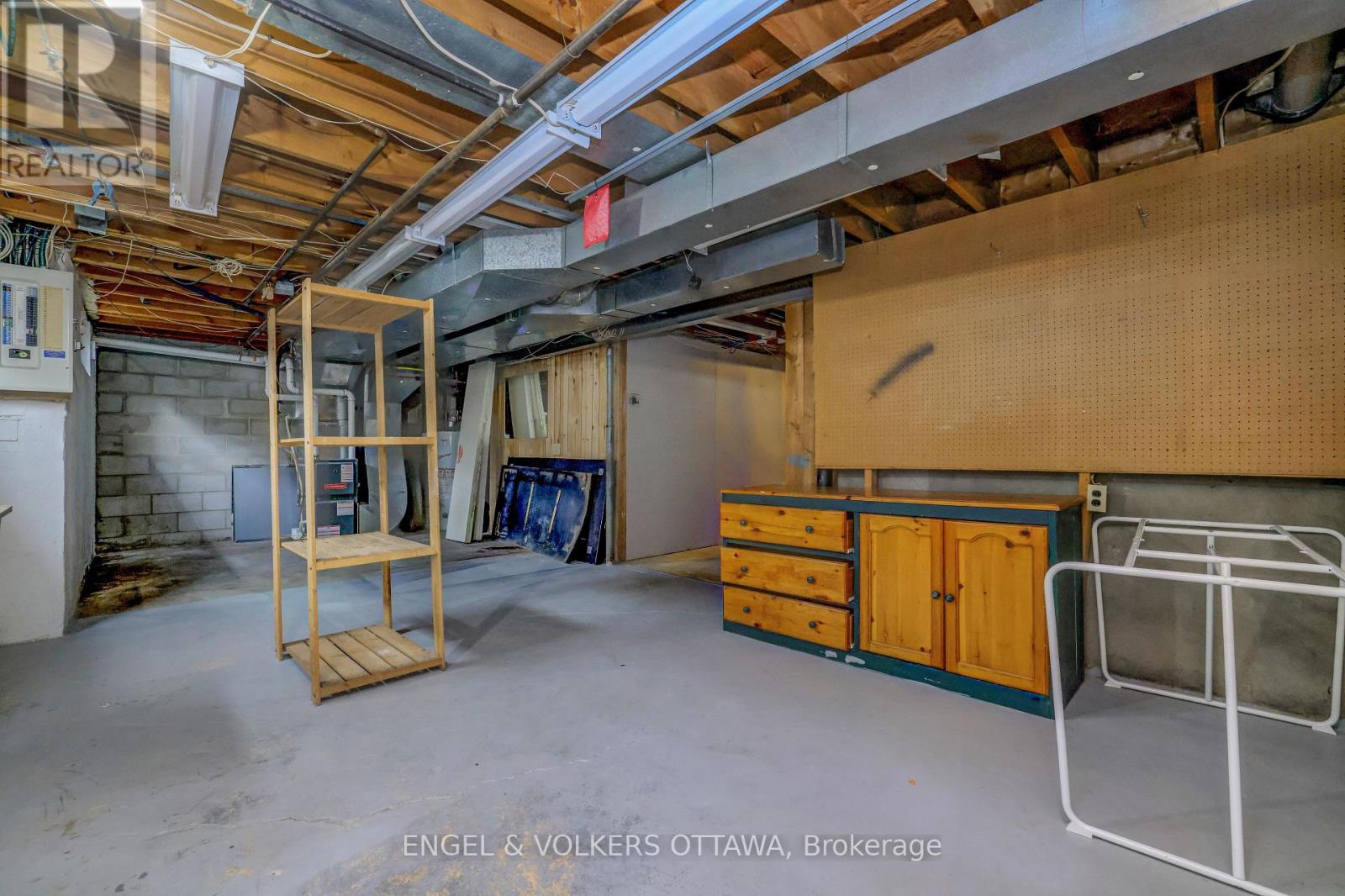 20 Meadowbank Drive, Ottawa, Ontario K2G 0N9 - Photo 41 - X12999230