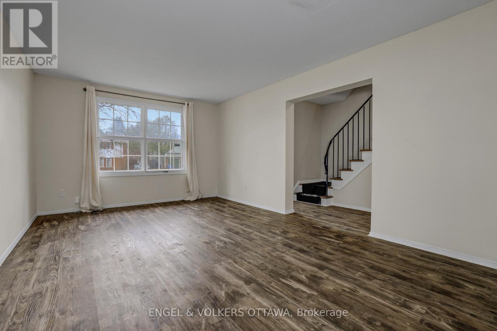 20 Meadowbank Drive, Ottawa, Ontario K2G 0N9 - Photo 7 - X12999230